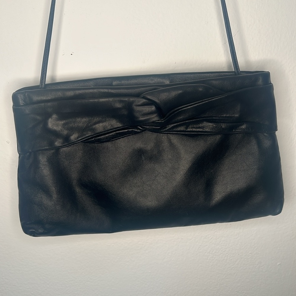 💕VINTAGE💕 Black Leather purse by Evan Picone in beautiful condition.